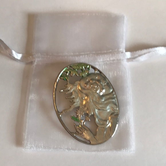 Oval Windblown Lady Brooch Silvertone Free Spirited Woman - Picture 1 of 4